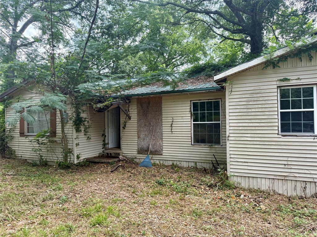 275 Lakeview Drive - Photo 1