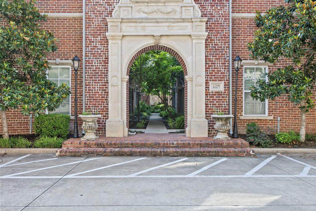 3200 Ross Avenue - Photo 1