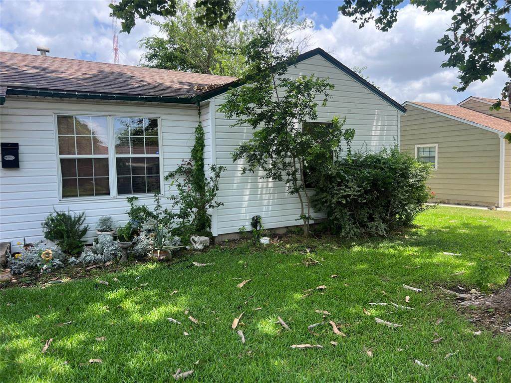 2124 Camden Drive - Photo 1