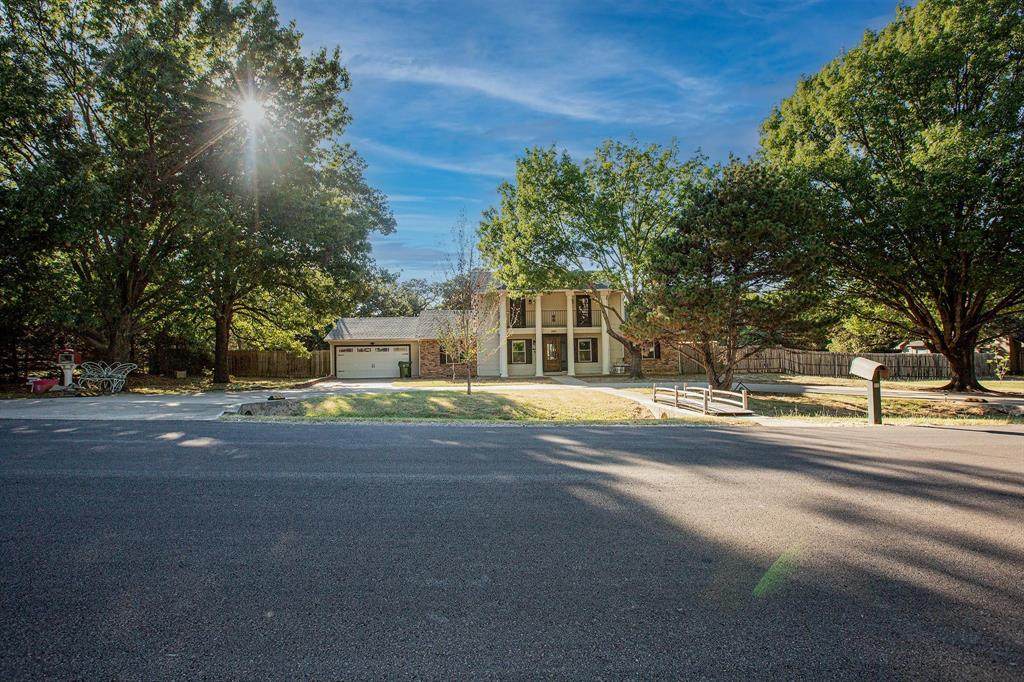 550 Briarwood Drive - Photo 1