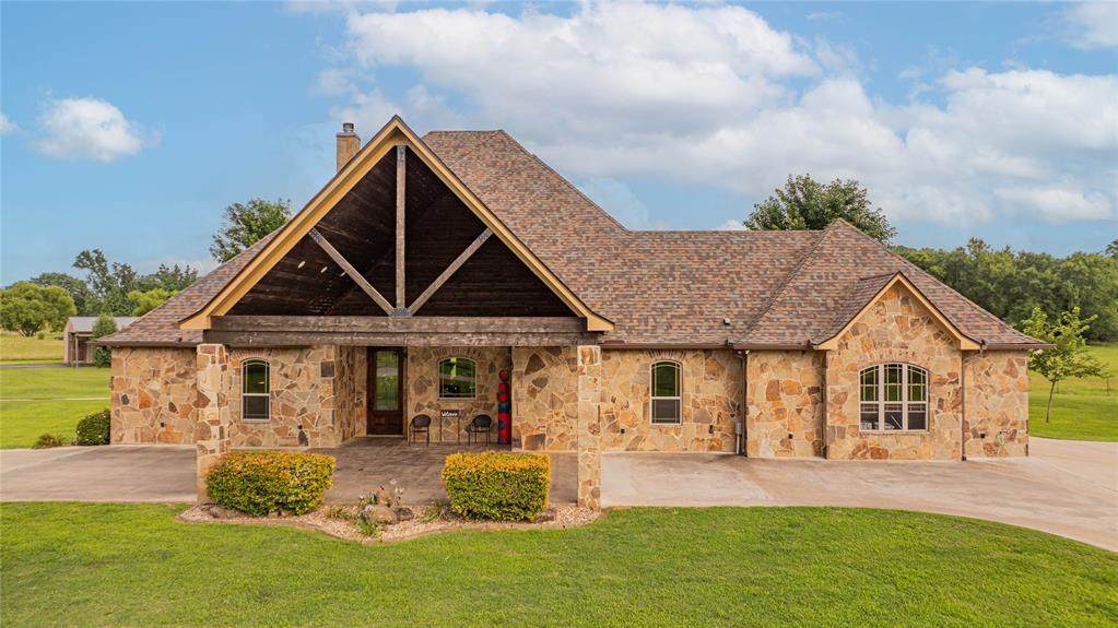 4555 Farm Road 1402 - Photo 1