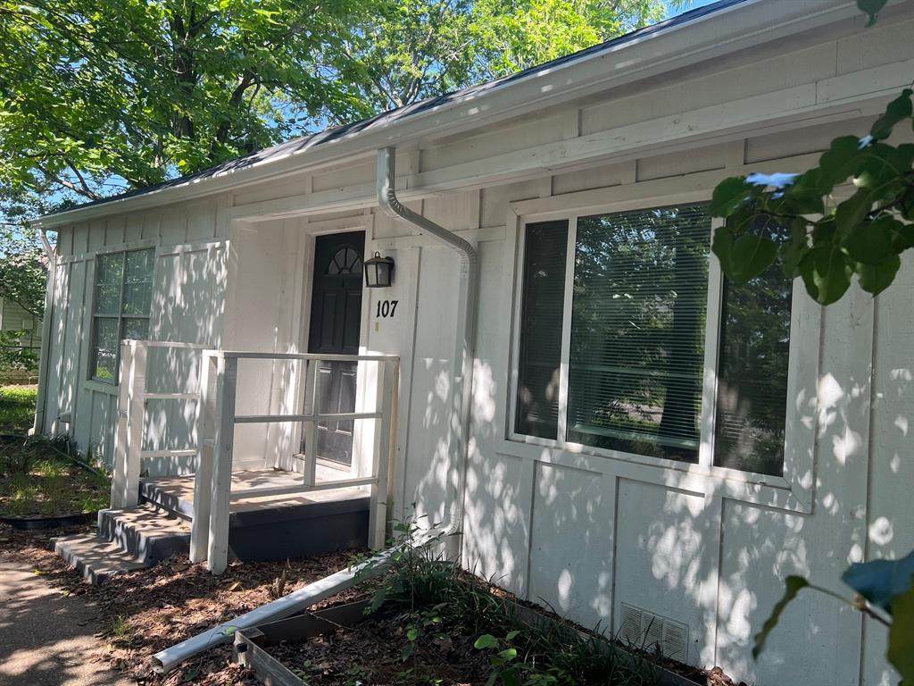 107 Lydia Street - Photo 1