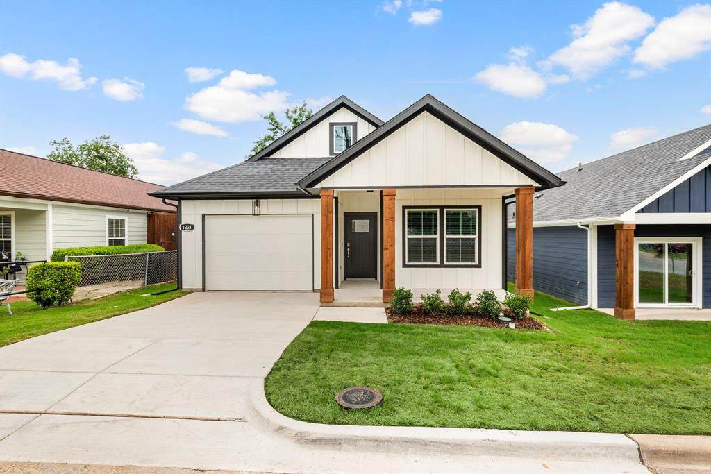 1221 H Avenue - Photo 1