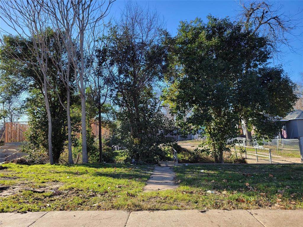 1009 Waverly Drive - Photo 1
