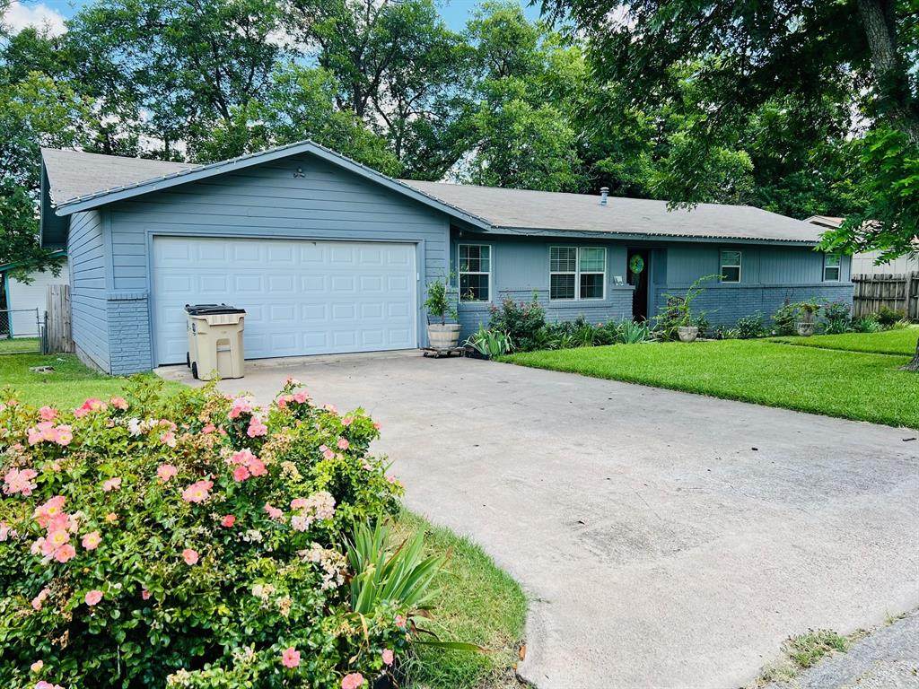 306 Sunset Drive - Photo 1