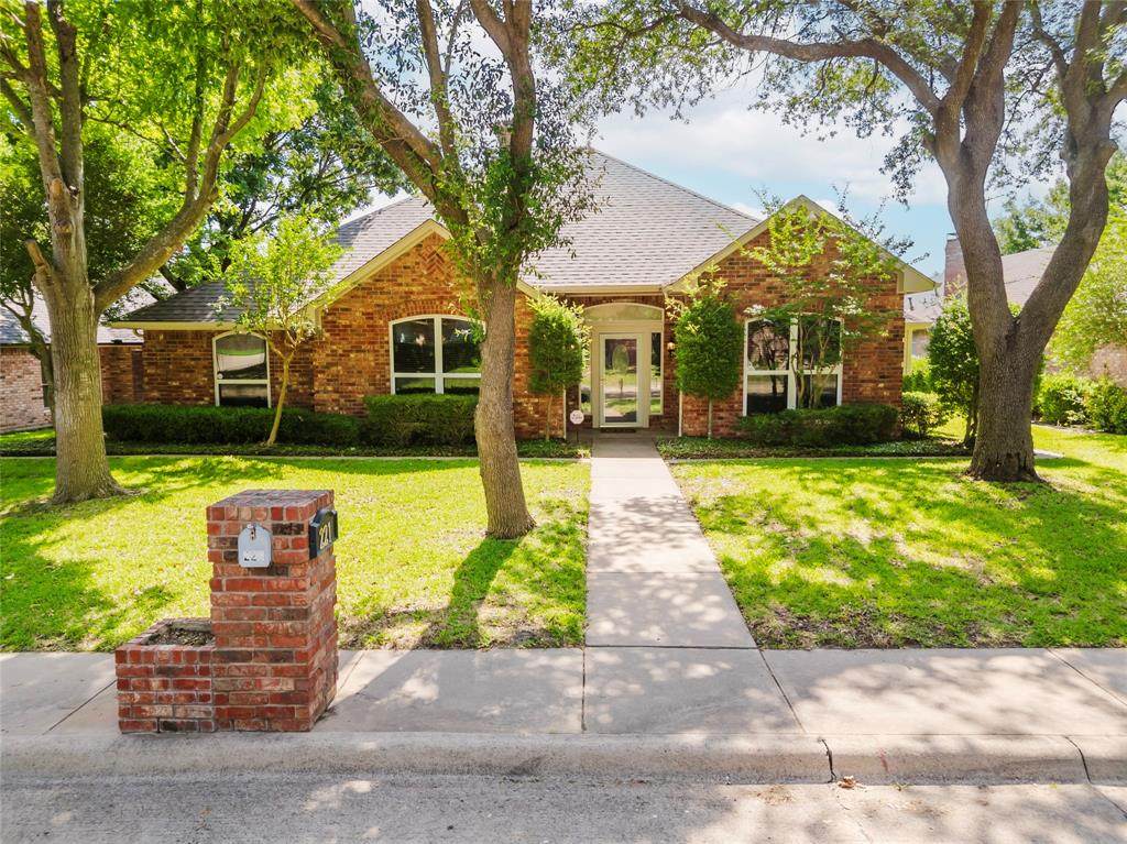 221 Sioux Drive - Photo 1