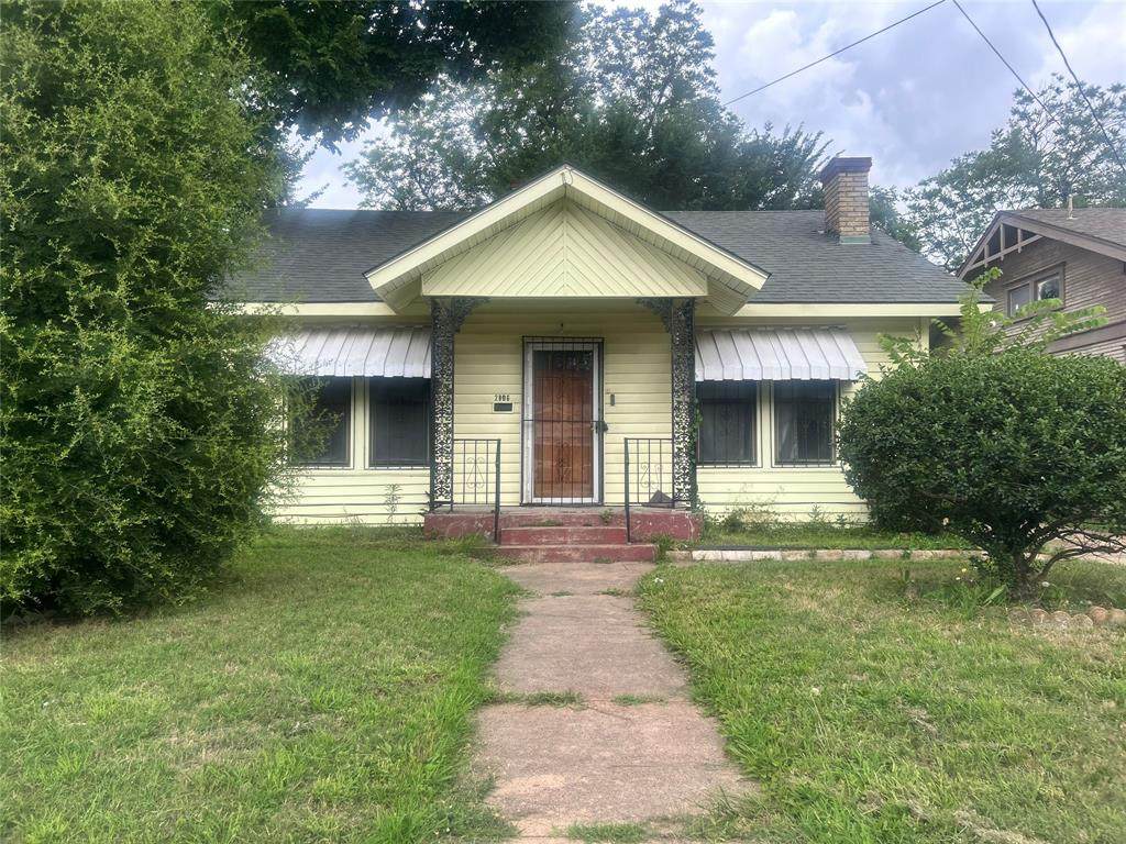 2806 Twyman - Photo 1