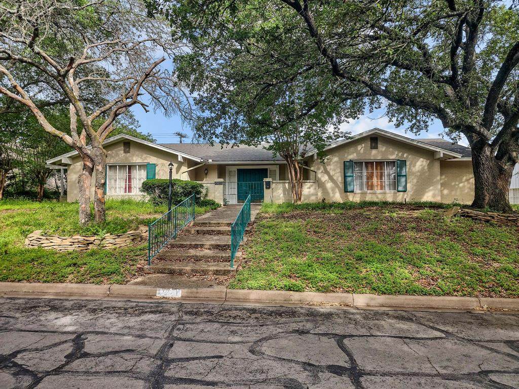 2641 Woodmont Circle - Photo 1