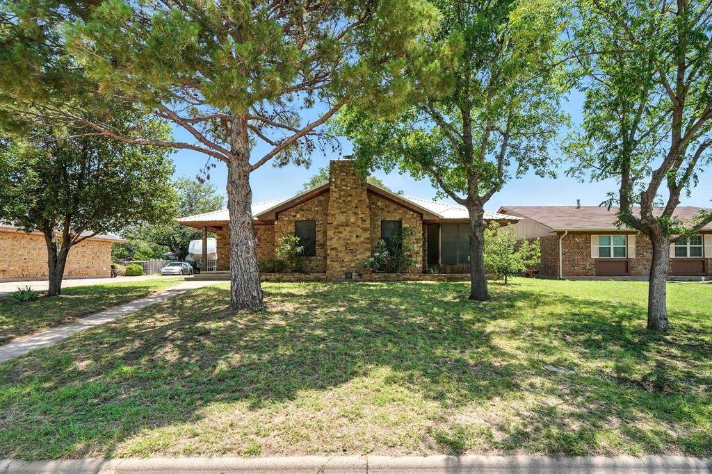 5241 Hunters Circle - Photo 1