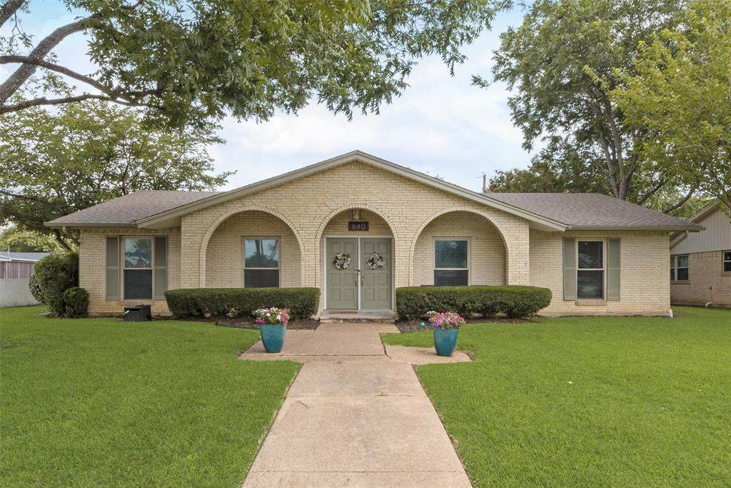 640 Silverstone Drive - Photo 1