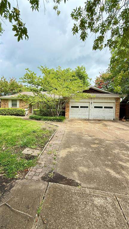8423 Sweetwater Drive - Photo 1