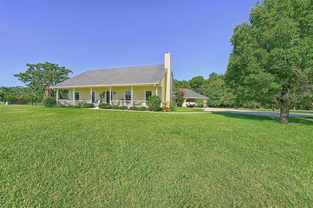 122 Comanche Drive - Photo 1