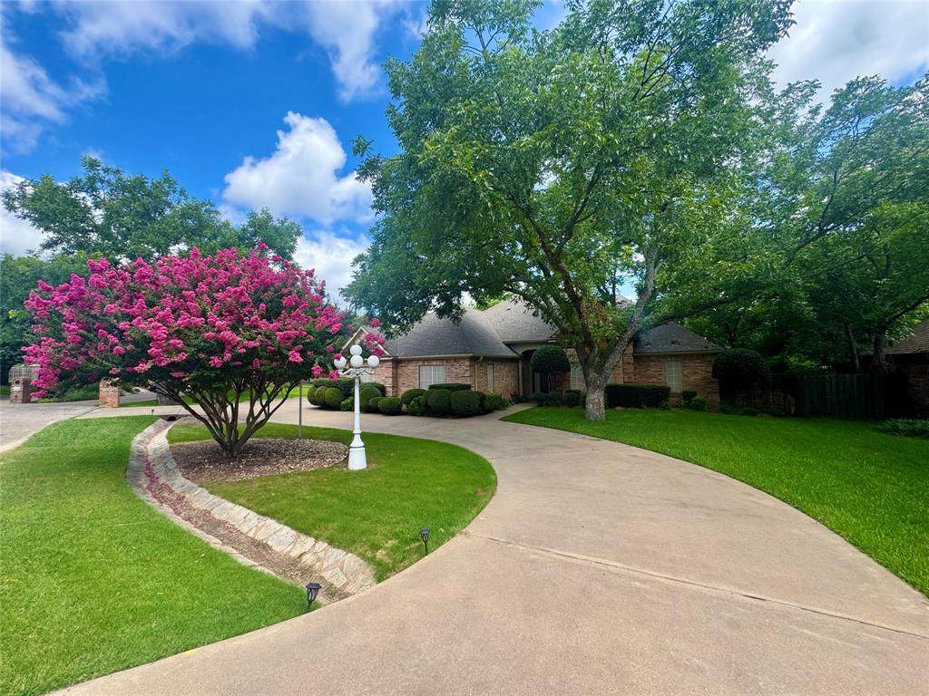 6304 Kenilworth Court - Photo 1