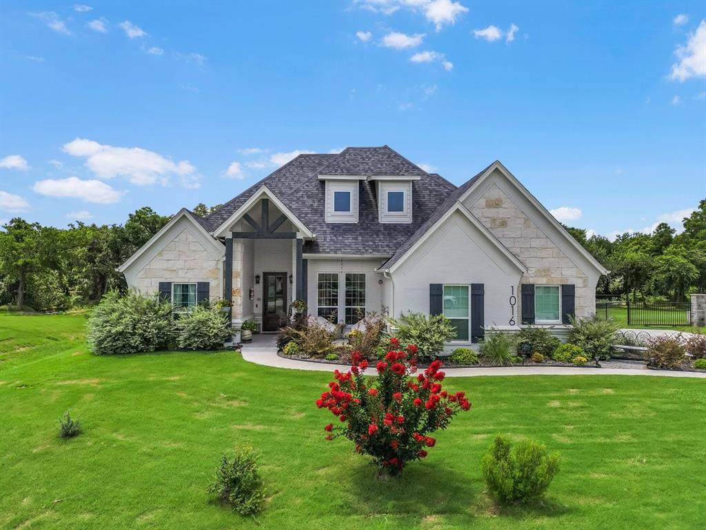 1016 Hennesay Park - Photo 1