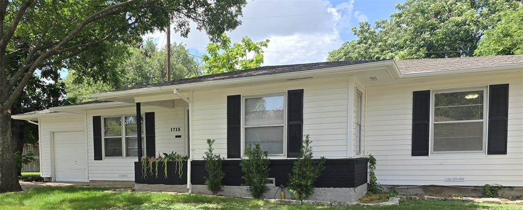 1713 Glenwood Circle - Photo 1