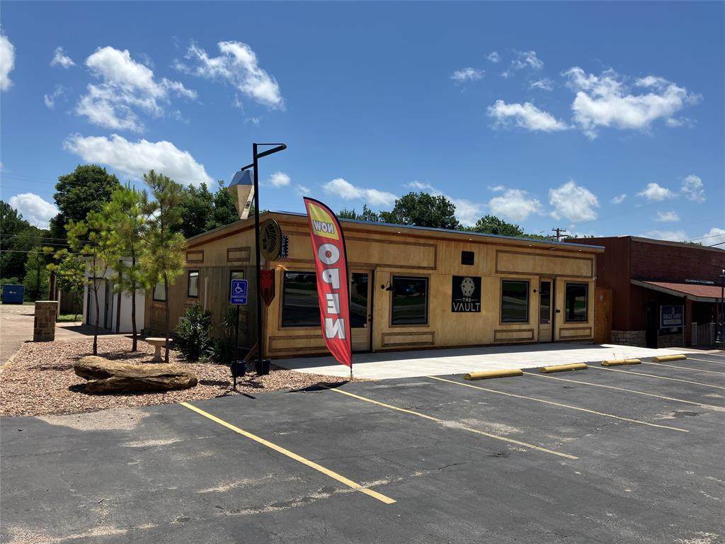 202 Parkway Drive - Photo 1