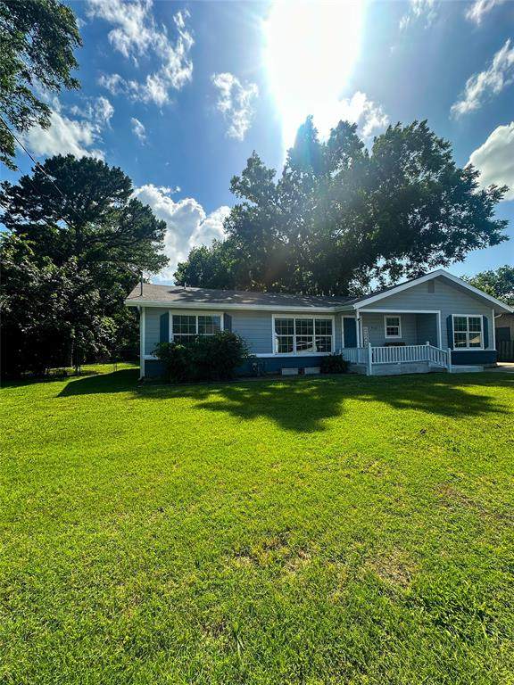 909 Baird Street - Photo 1