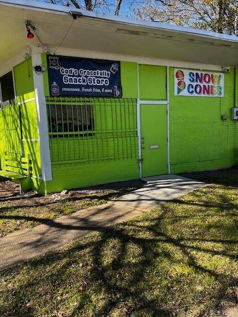 2818 Greenwood Road - Photo 1