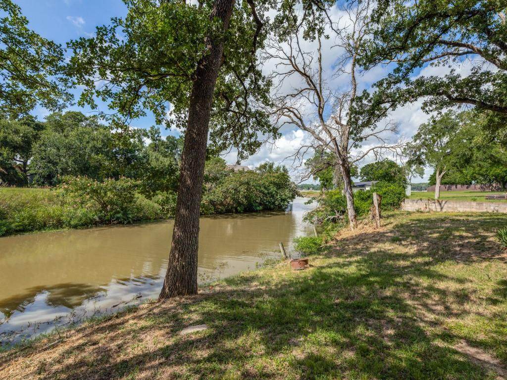 315 County Road 4874 - Photo 1