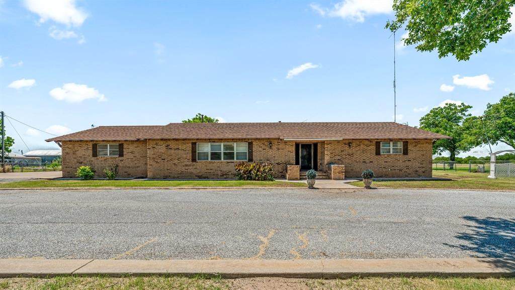608 Avenue H - Photo 1