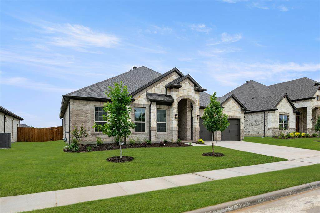 409 Daybreak Drive - Photo 1