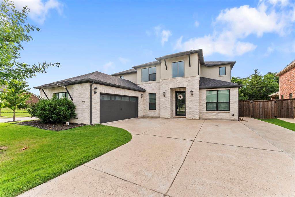 8207 Glastonbury Drive - Photo 1