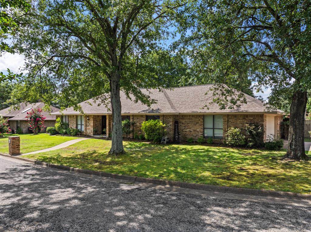 1801 Fairway - Photo 1