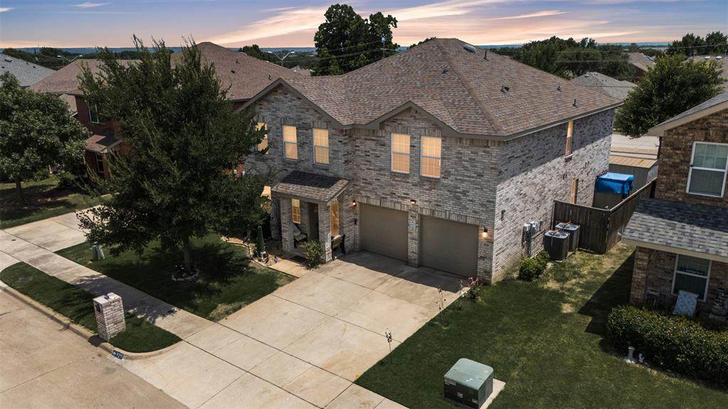 929 Bloomfield Drive - Photo 1