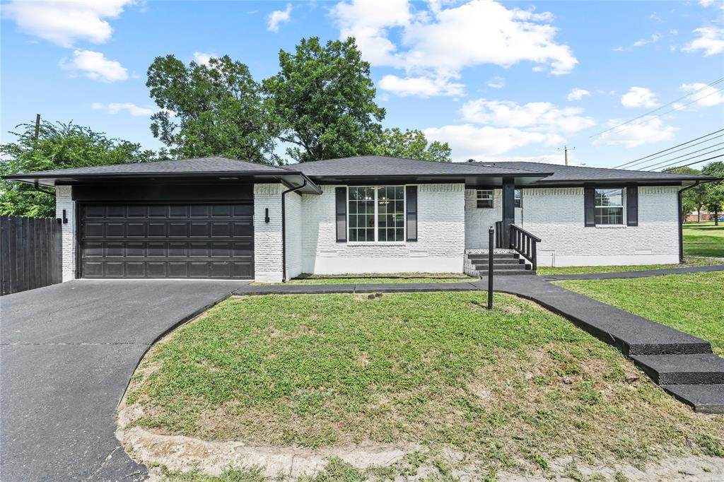 3423 Clarendon Drive - Photo 1