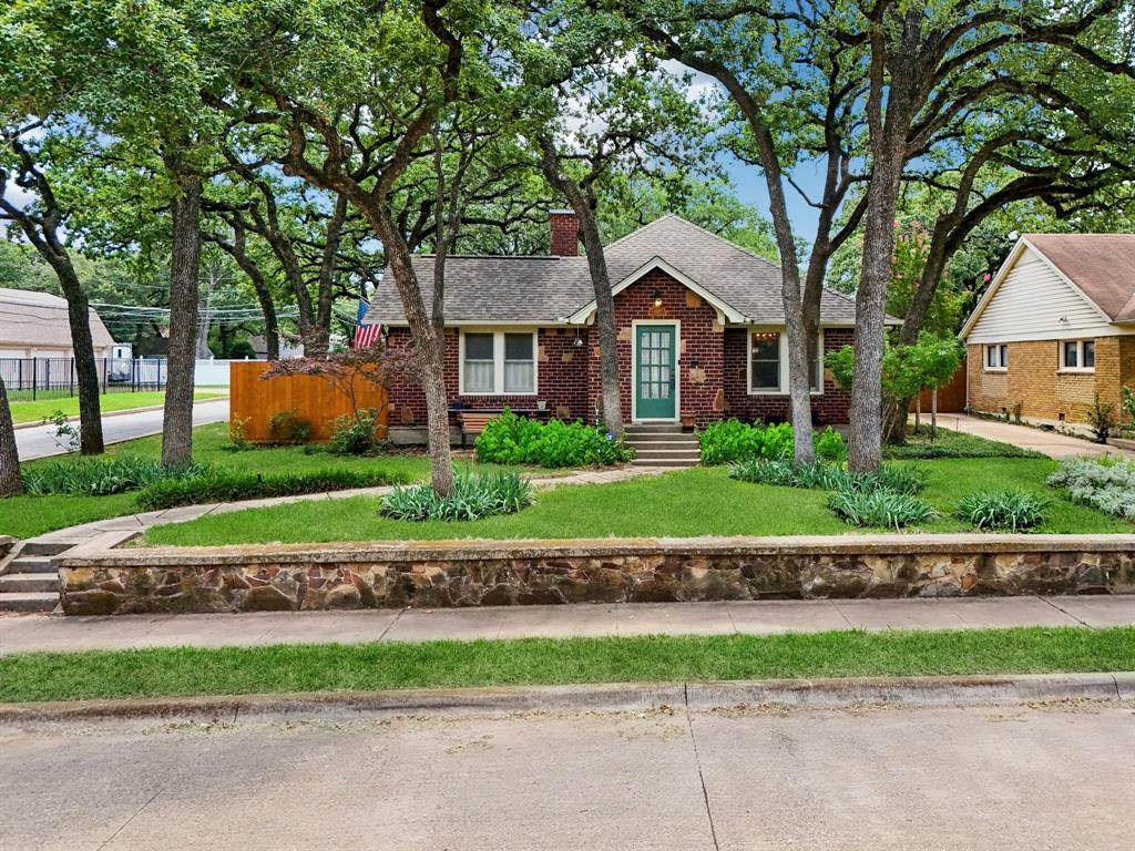 2220 Honeysuckle Avenue - Photo 1