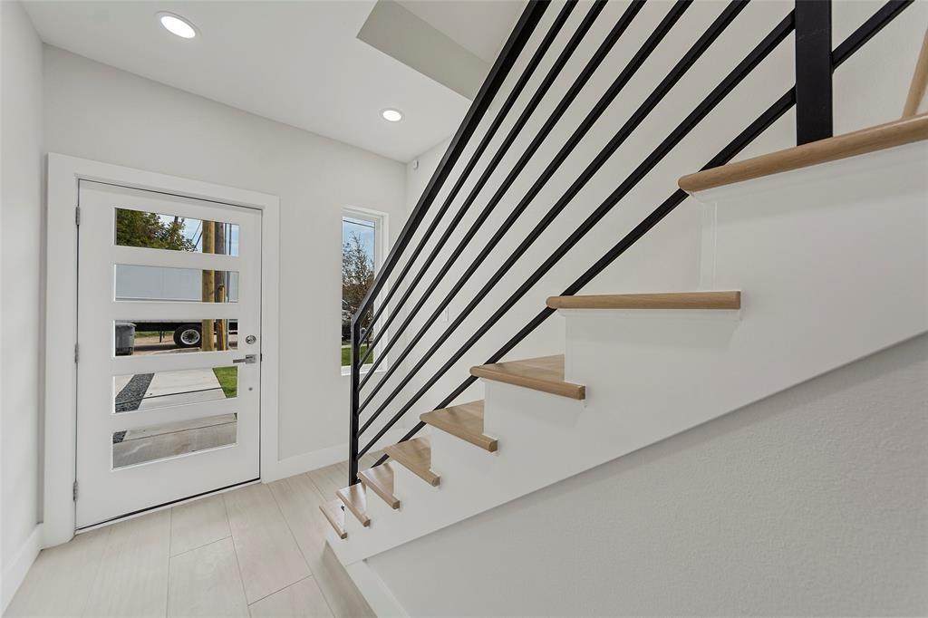 2511 Crossman Avenue - Photo 1