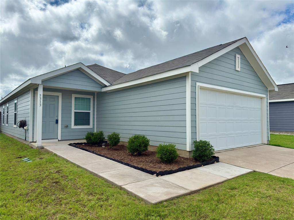 5313 Vinebrook Way - Photo 1