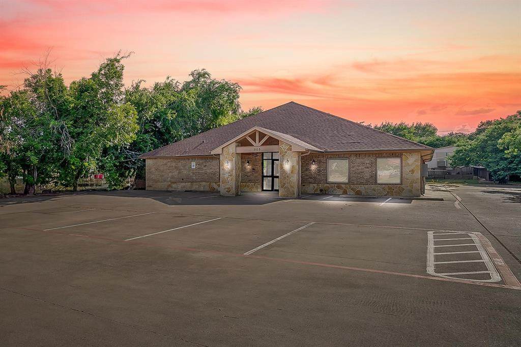 905 Roberts Cut Off - Photo 1