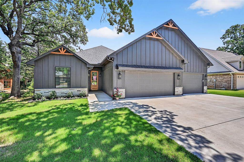 211 Comanche Drive - Photo 1