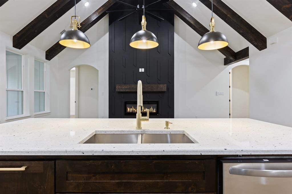 806 Barber Avenue - Photo 1