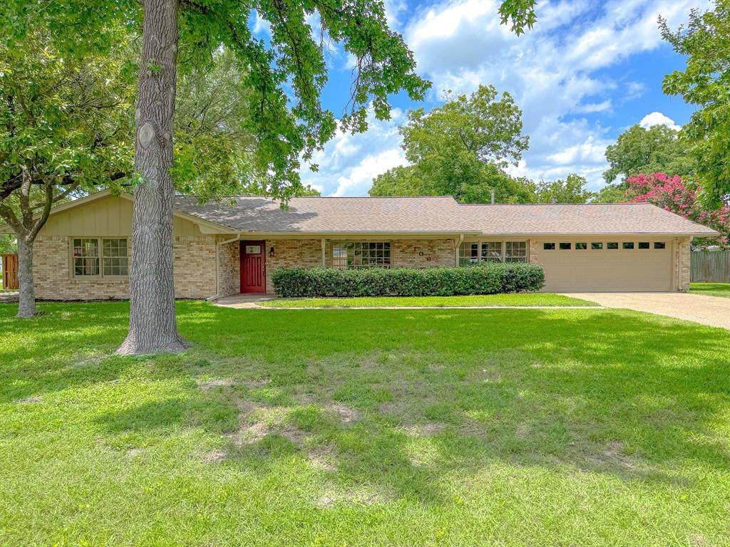106 Calhoun Street - Photo 1