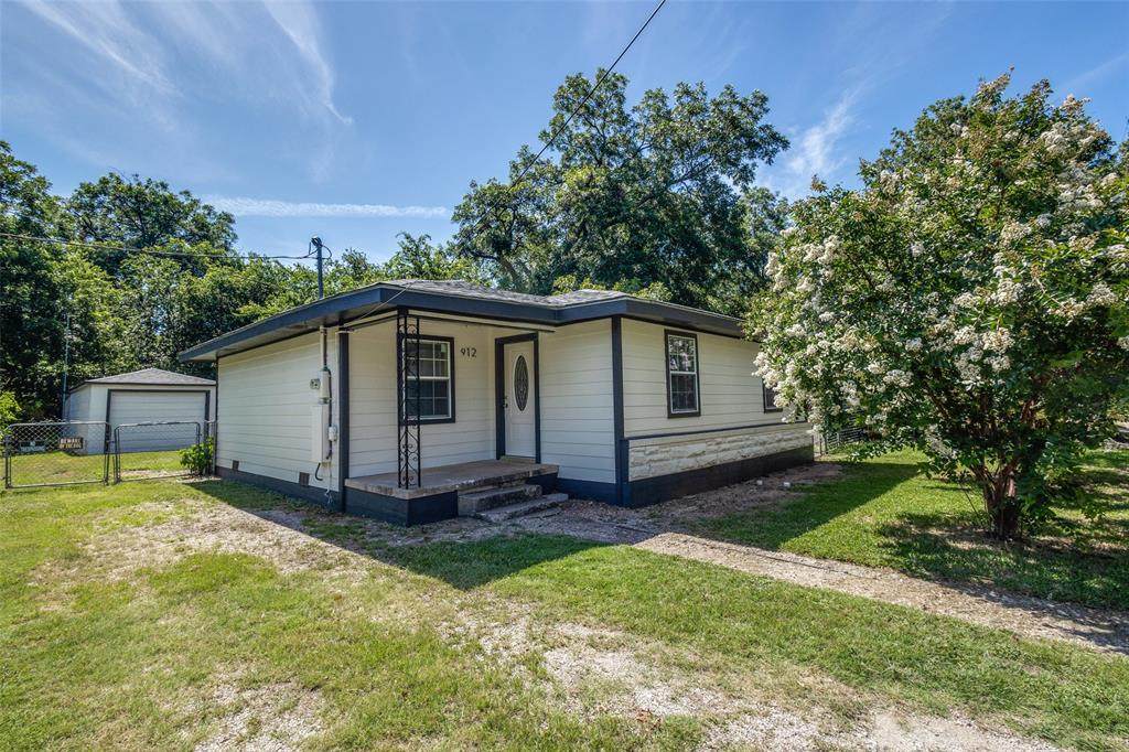 912 Clements Street - Photo 1