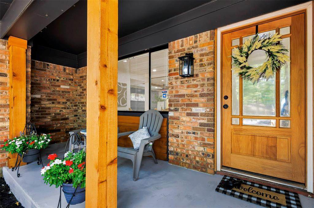 612 Circleview Drive - Photo 1
