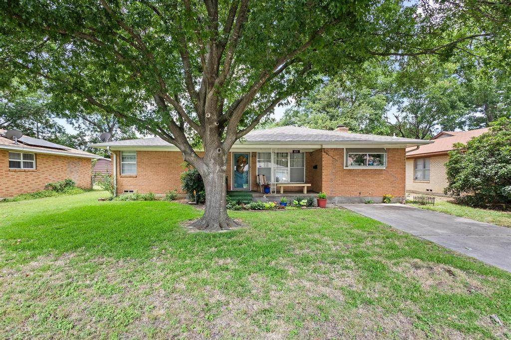 405 Meadow Drive - Photo 1