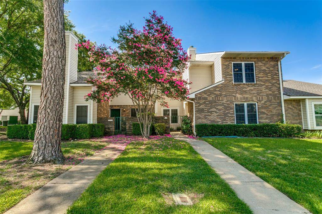 858 Creekside Drive - Photo 1