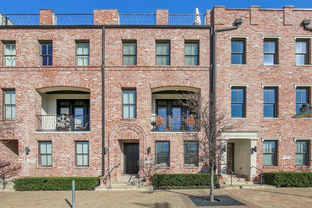 640 Pearl Expressway - Photo 1