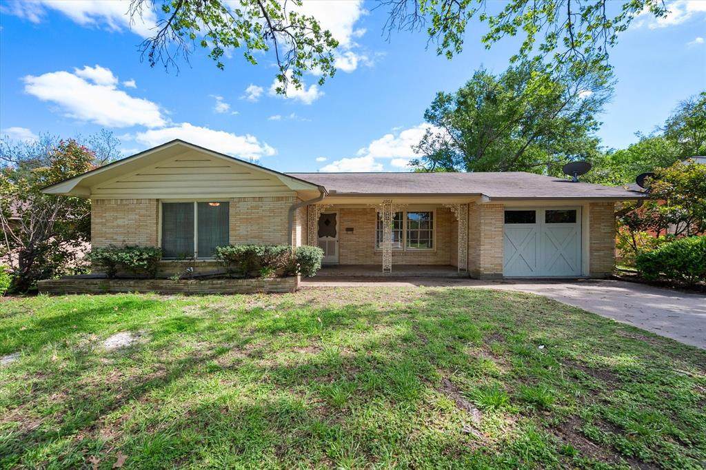 2903 College Circle - Photo 1
