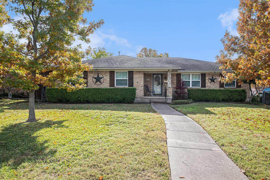 1106 Glouchester Drive - Photo 1