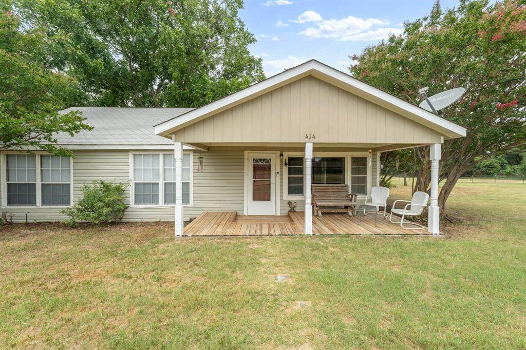 414 Private Road 988 - Photo 1