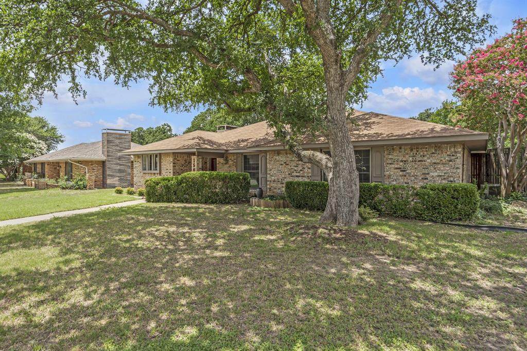 1504 Wood Creek Drive - Photo 1