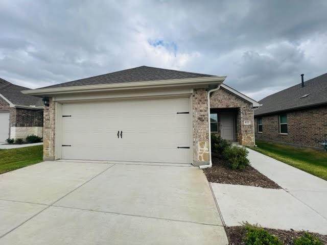 922 Ramble Road - Photo 1
