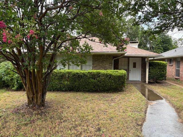 715 Oakwood Lane - Photo 1
