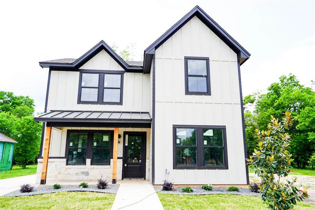 1907 18th Street - Photo 1