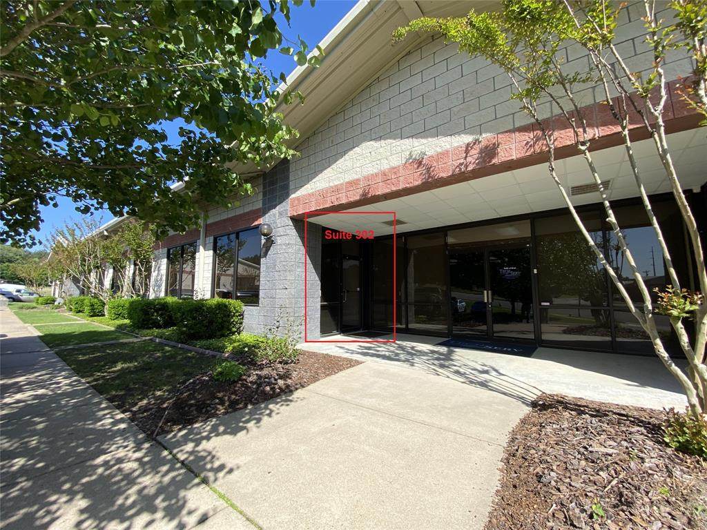 114 Jordan Plaza Boulevard - Photo 1