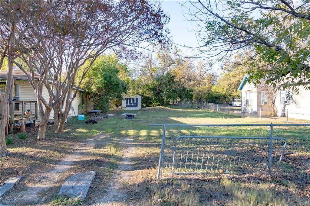 1925 Burnett Avenue - Photo 1